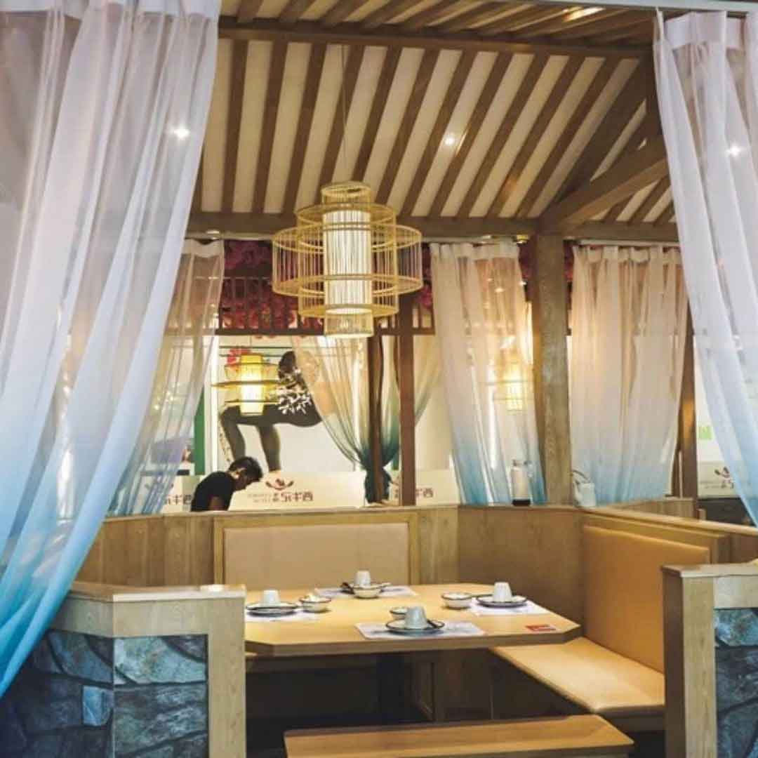 餐厅桌椅