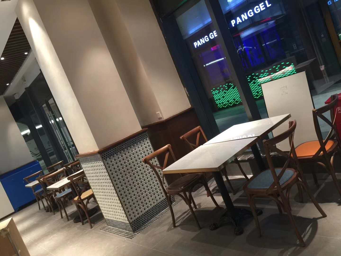 餐厅实木桌椅
