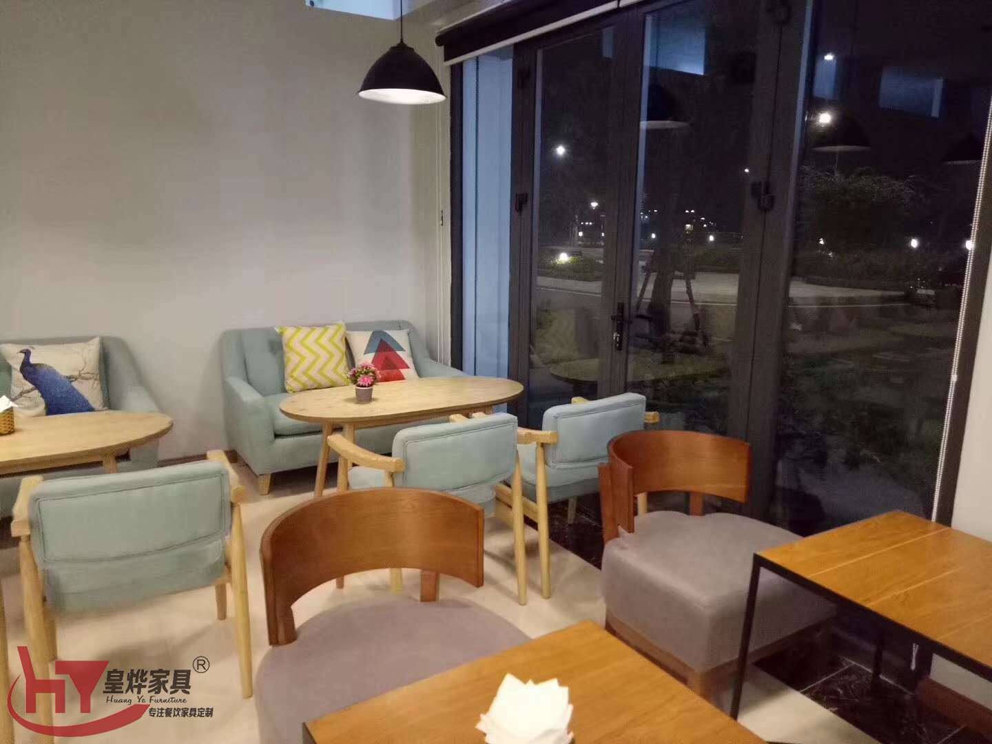 餐饮桌椅卡座沙发