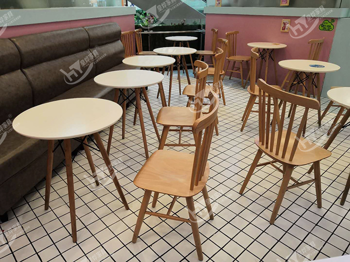 皇烨家具：找工厂定制西餐厅桌椅的好处