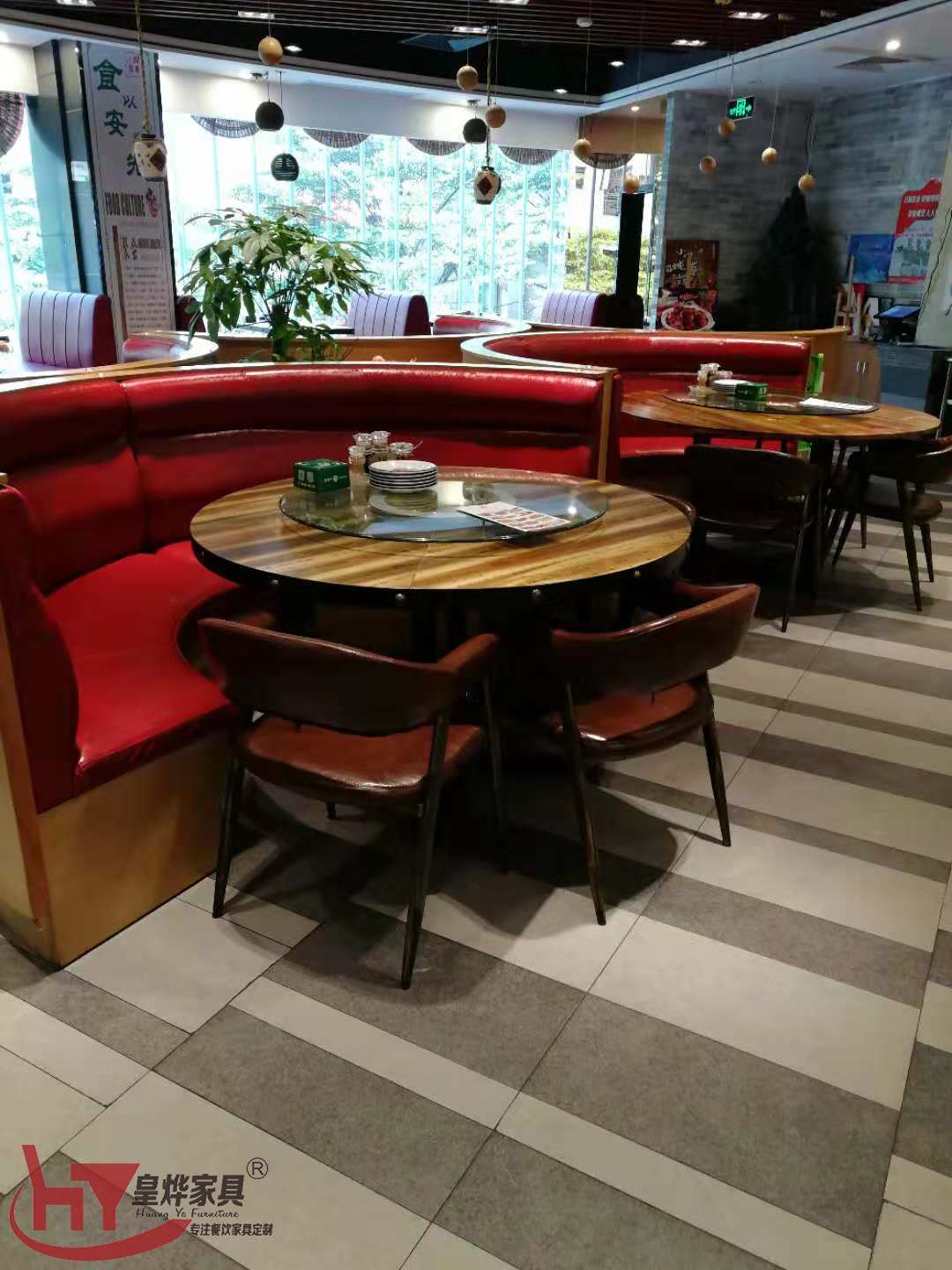 餐厅桌椅