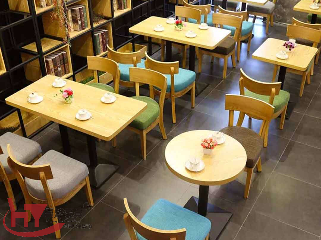 主题休闲小吃店实木餐厅桌椅