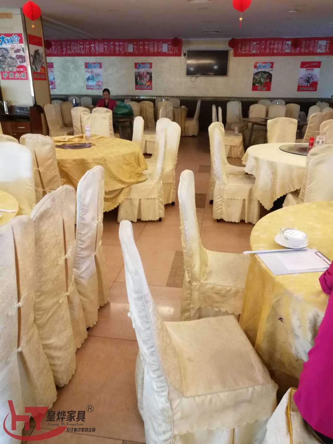 酒楼餐桌椅