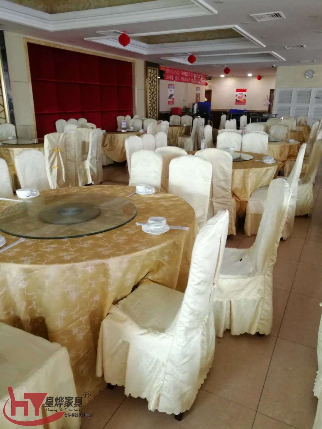 酒楼餐桌椅