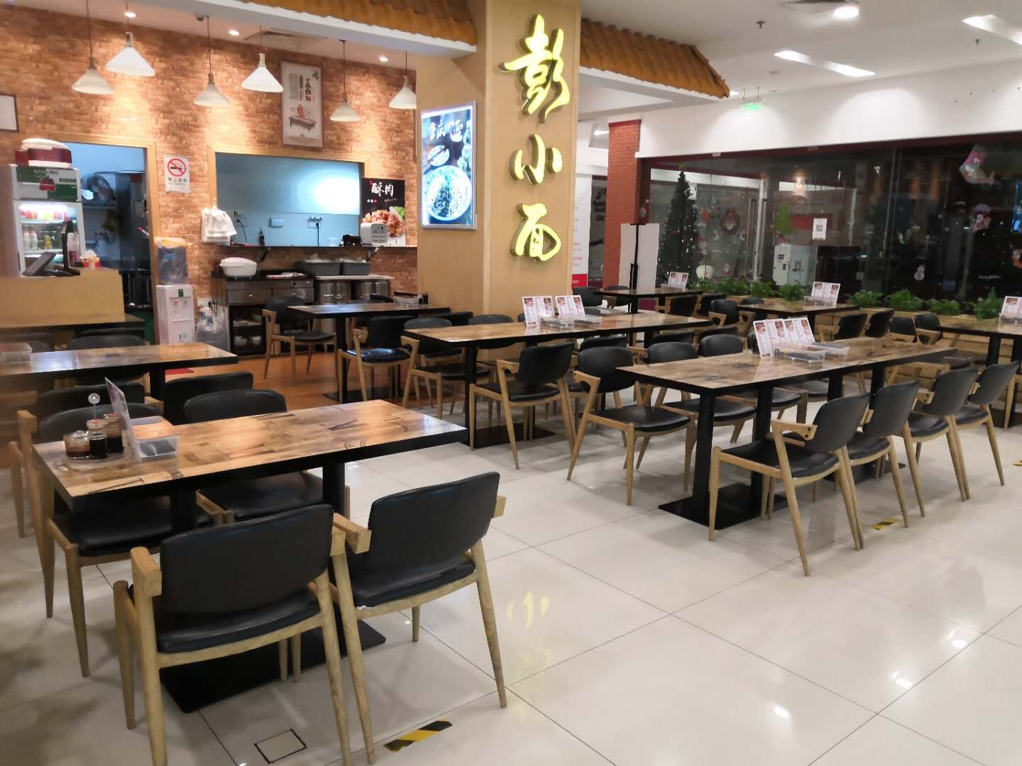 餐厅桌椅