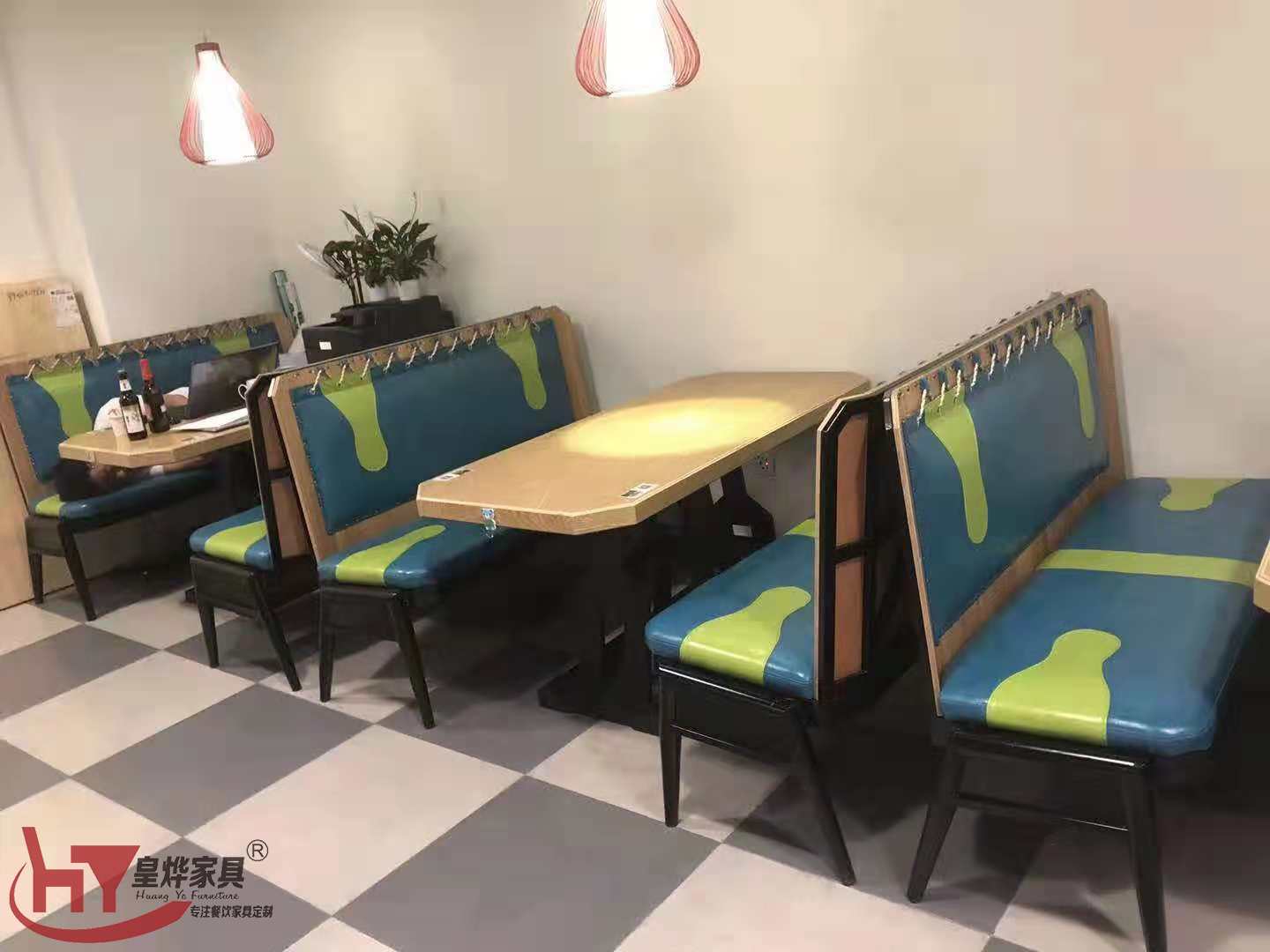 餐饮桌椅定做